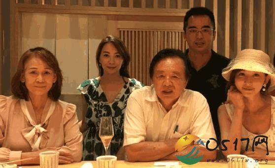 林志玲晒全家福 看来再忙也要与家人团聚过中秋