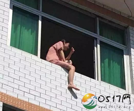 姑娘轻生跳楼水枪喷 为了救人用什么方法都行