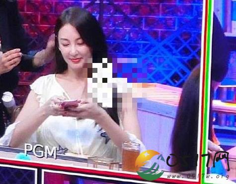 张雨绮离婚后现身 不受离婚影响开心录节目