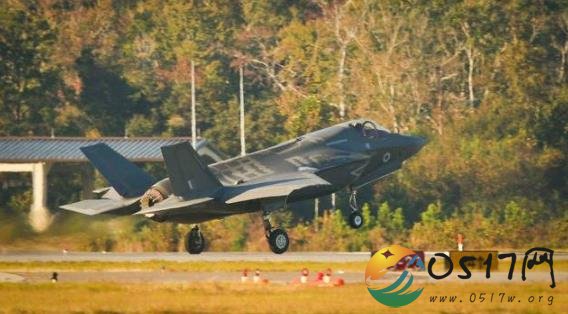 美海军F-35首次坠毁 F-35战机为何会坠毁