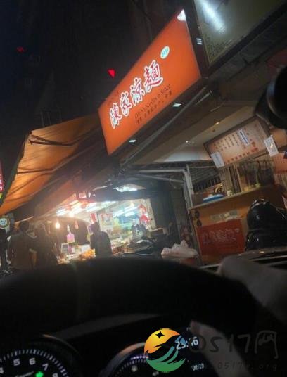 林志颖深夜开车买宵夜 晒照暴露豪车的身价