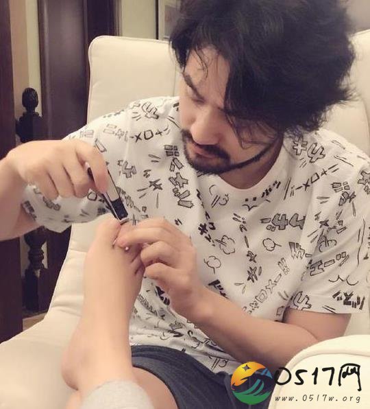 袁弘被张歆艺罚 只因袁弘在戒酒第二天就喝醉了