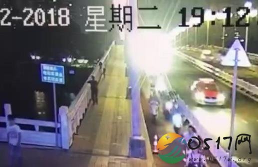 南宁一女子被推进邕江 女子为何会被推进邕江