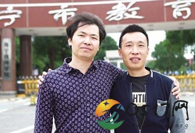 教师砸窗灭火救人 最终人是否获救了