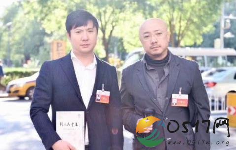 徐峥沈腾合影 严肃表情让人看着很不习惯