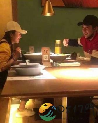 李兰迪张新成“约会”被拍 李兰迪经纪人否认两人恋爱了