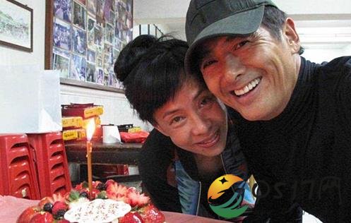 周润发捐献财产 只希望过个幸福和正常的生活