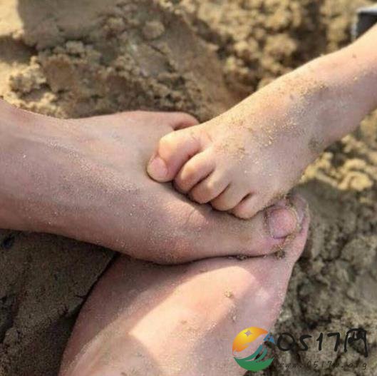 汤唯首晒一家合影 没想到汤唯的女儿这么可爱