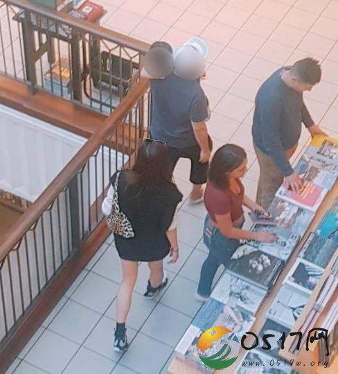 全智贤一家游美国 老公一直抱孩子女神只负责逛街