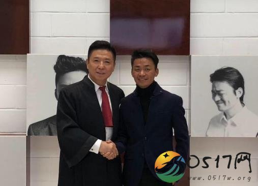 王宝强律师晒照特别开心 官司胜诉就是心情好啊