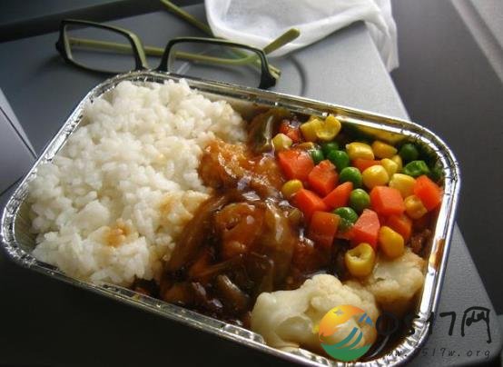 航空公司回应免费餐 航空公司为何这么做