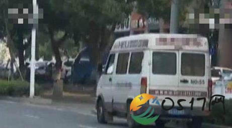 小车核载5人实载31人 民警发现后首先就惊呆了