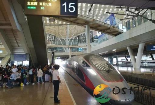 高铁霸座姐限乘火车 下次还敢继续霸座吗
