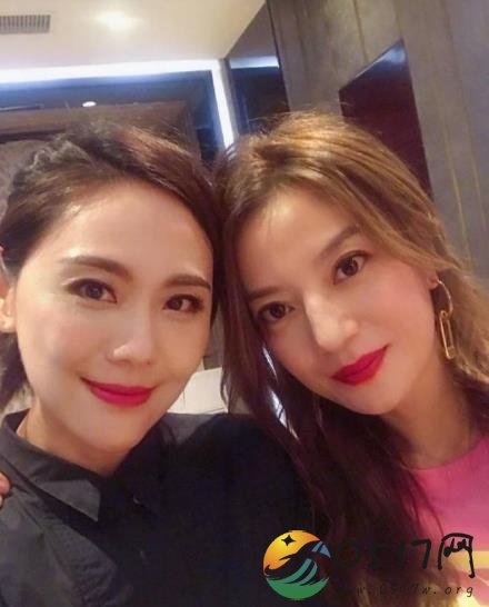 小燕子柳红再同框 是不是让大家想起那年的《还珠格格》
