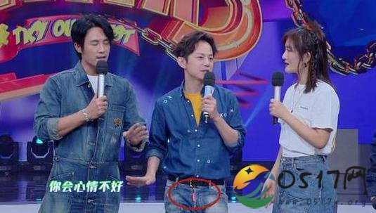 何炅录节目疑似露出粉色内裤 何老师因此上了热搜