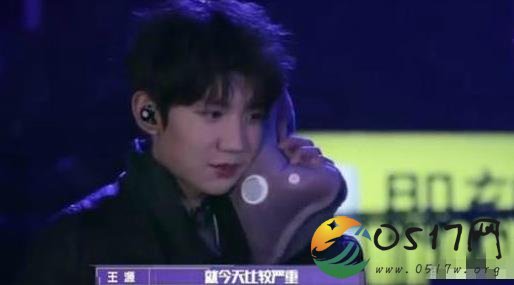 王源下颌骨脱位 顾不上疼痛继续彩排真是敬业