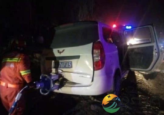 面包车撞搅拌车10死 事故现场是什么情况