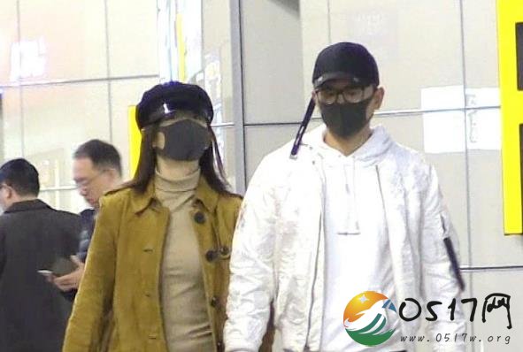 张杰谢娜变口罩cp 大方在机场牵手秀恩爱