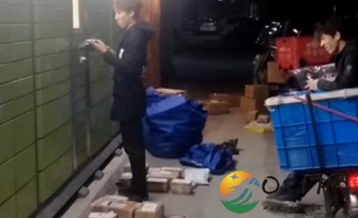快递熬夜抢快递柜 难道是因双十一快递太多了吗