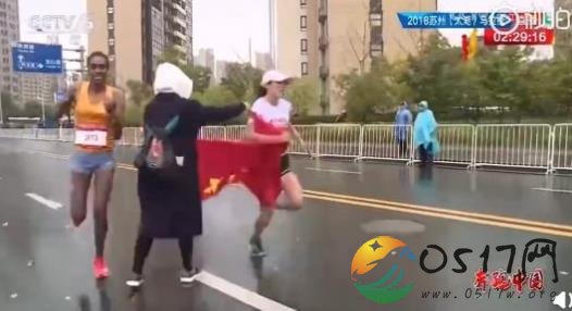 苏州马拉松冲刺被干扰 中国选手错失夺冠的机会
