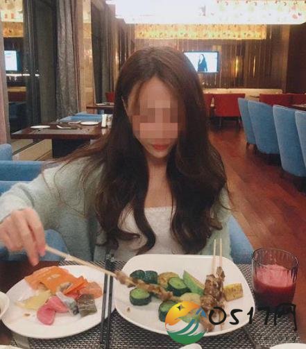 女大学生晒自拍被指指点点 若不是朋友发现她被蒙在鼓里