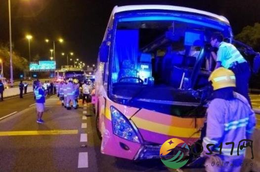 香港旅游大巴与的士相撞 大巴为何会与的士相撞