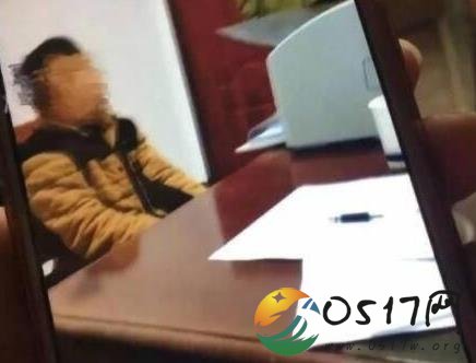 弑母男孩指认现场 男孩与其母亲究竟发生了什么事情