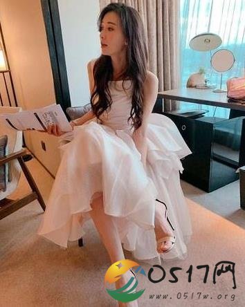 林志玲晒白纱照 网友纷纷替林志玲的婚事着急