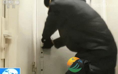 火车门行驶中被冻 这温度该有多低