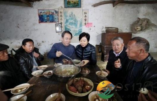 许家印回乡探望父老乡亲 捐赠资金支持家乡发展