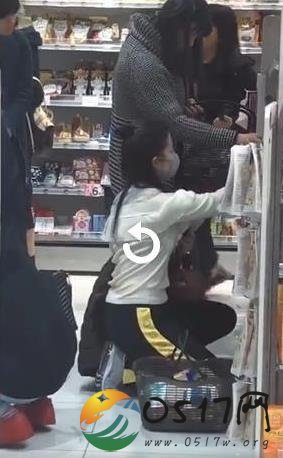 网友偶遇刘亦菲 随意打扮都能尽显气质