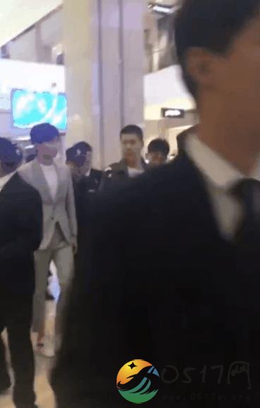 邢昭林被保安围住 难道邢昭林的粉丝太疯狂了吗