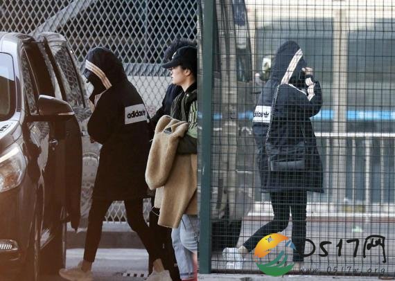 杨幂离婚后首现身机场 与往常高调的样子不同