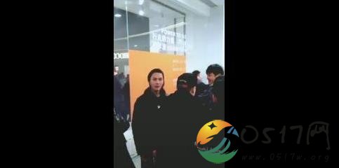 陈坤回应叫错名字 虽尴尬但是礼貌地微笑