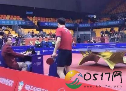国乒世界冠军怒踢箱子 心浮气躁怎么进行比赛