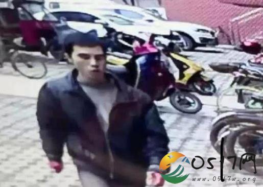 一对夫妻在家门口遭捅 凶手为何会杀害这对夫妻