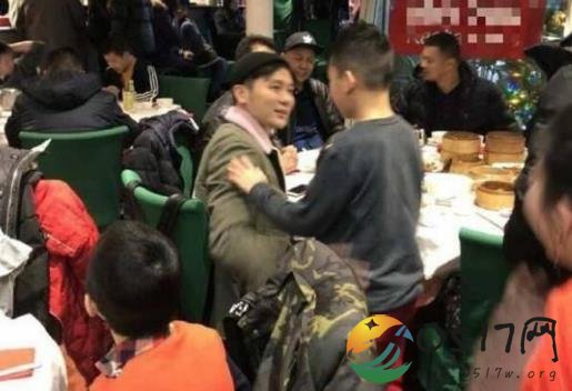 李晨现身英国餐厅 为何不见范冰冰的身影
