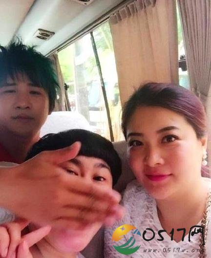 大张伟承认结婚 袁姗姗爸爸明显有些失落的感觉