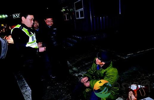 老汉醉驾高速逆行甚至未开前灯 最终与一轿车发生刮蹭事故