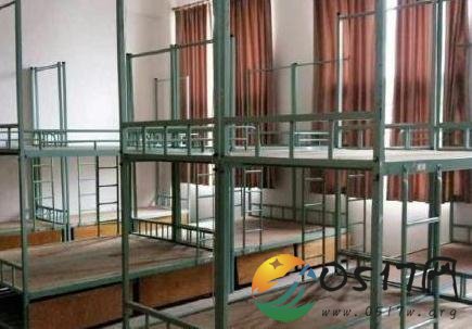 江西一高校现28人豪华寝室 为何会出现这样的宿舍