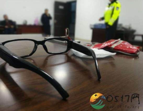 眼镜上装摄像头 男子驾考作弊被罚