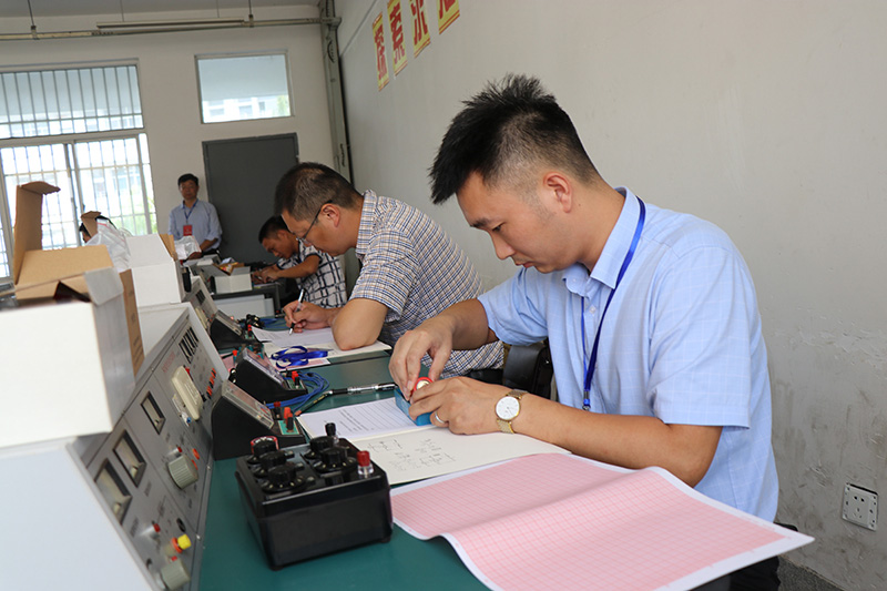 淮安市高中物理学科青年教师教学基本功大赛在淮安中学举行